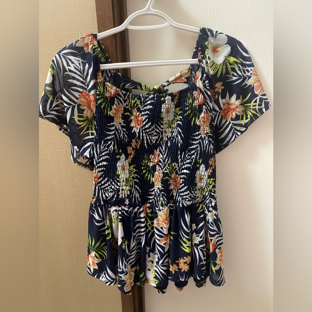 Large Women Tropical VaCay Top!! NWOTs!!!